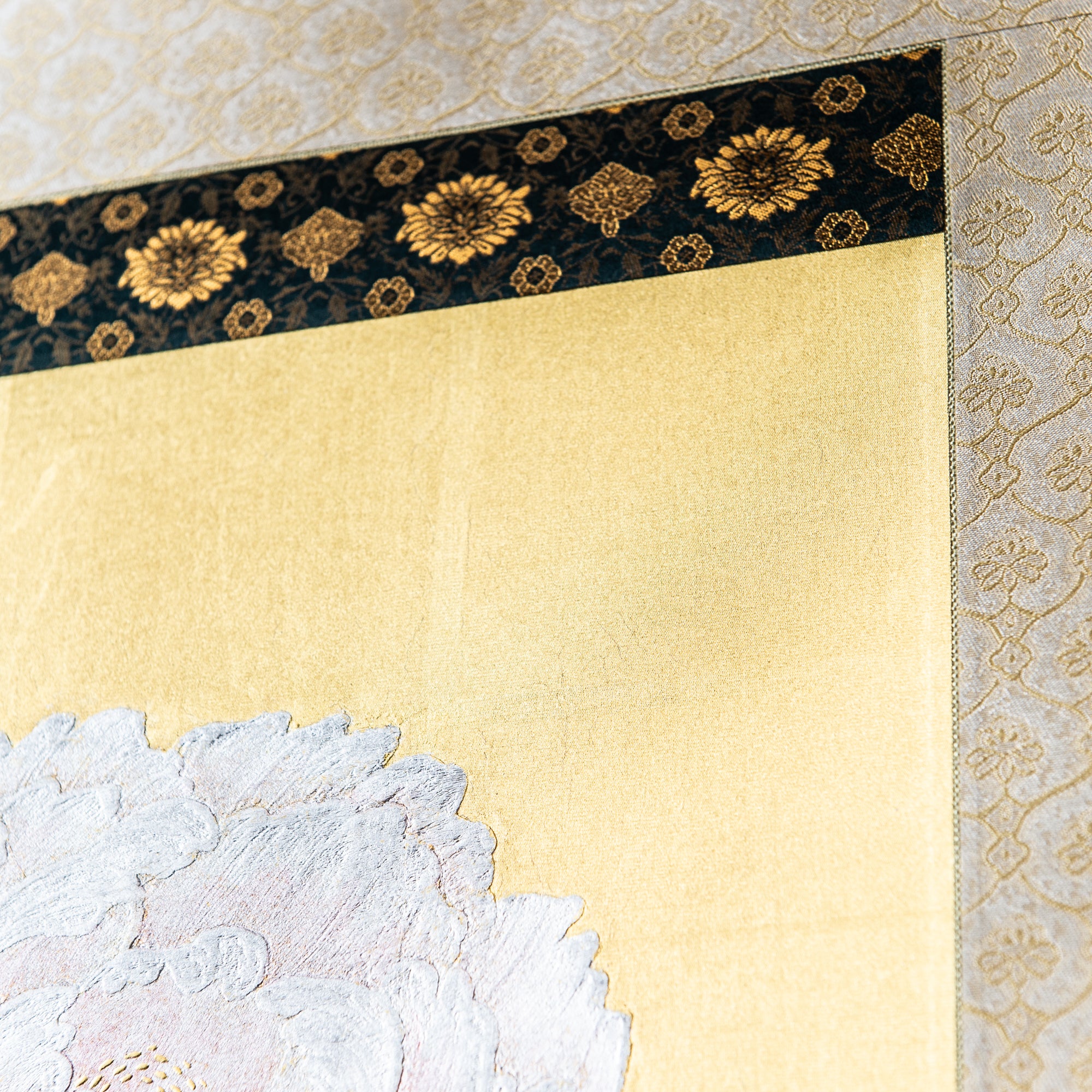 Gold Leaf Craft: Auspicious Peony / Kakejiku Hanging Scroll