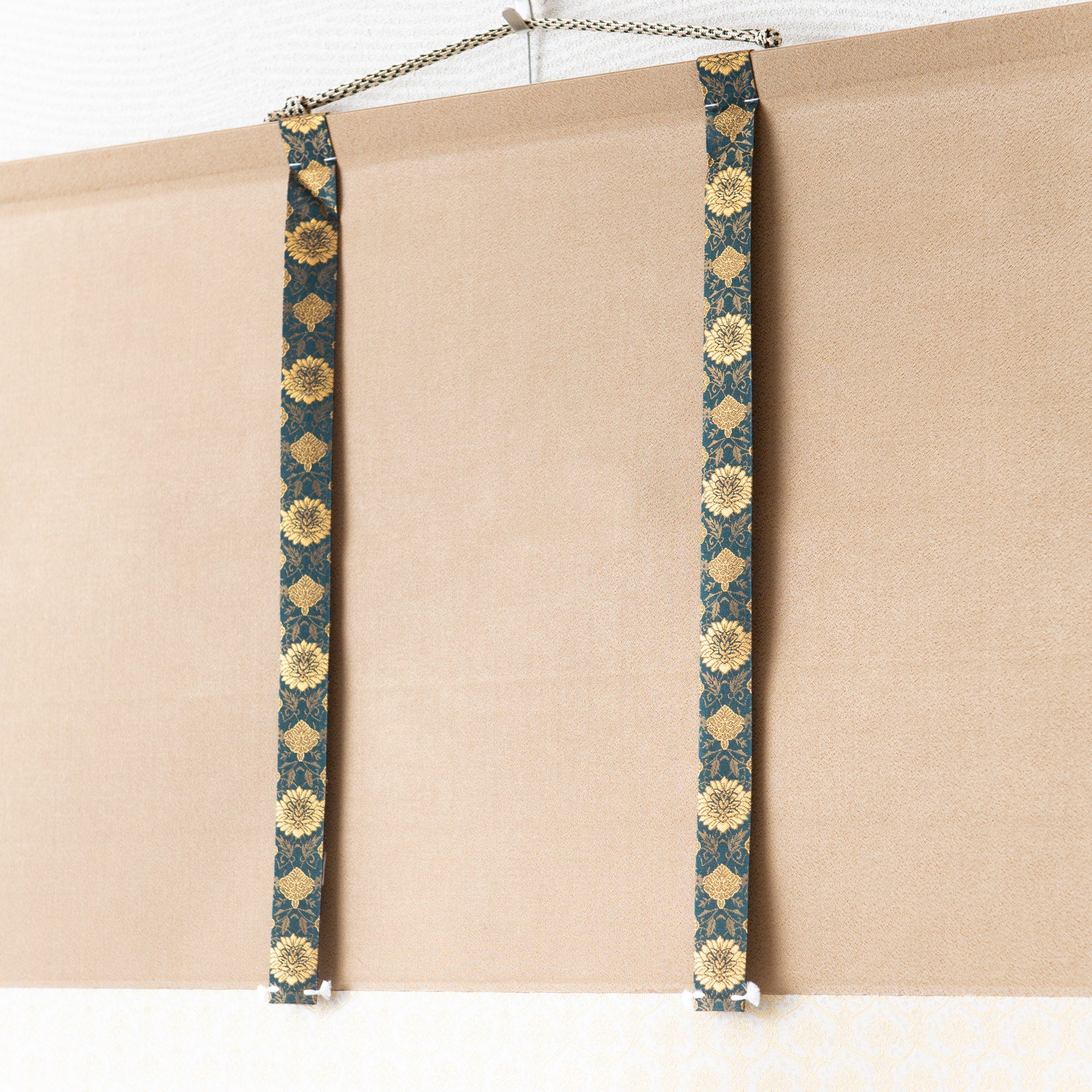 Gold Leaf Craft: Auspicious Peony / Kakejiku Hanging Scroll