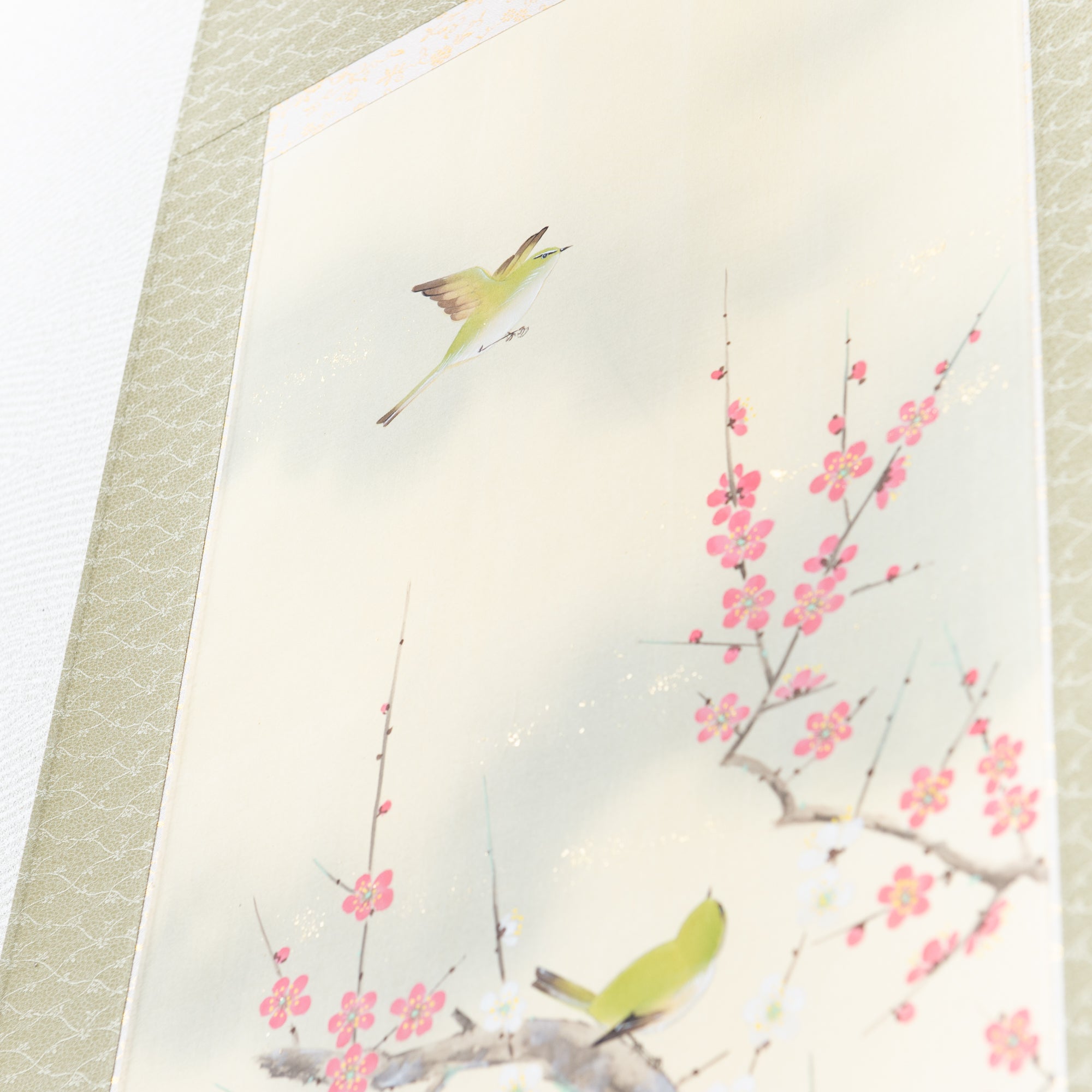 Warbler Among Red and White Plum Blossoms / Kakejiku Hanging Scroll